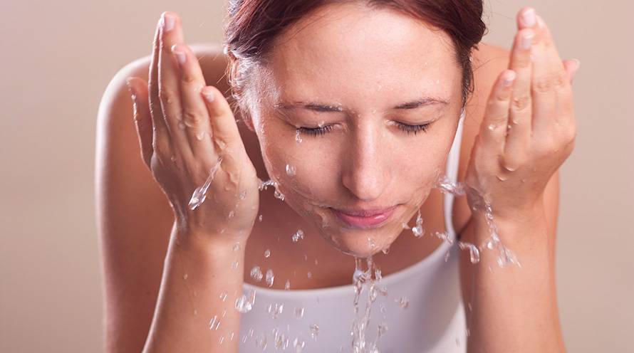 Benefits of using face wash for oily skin